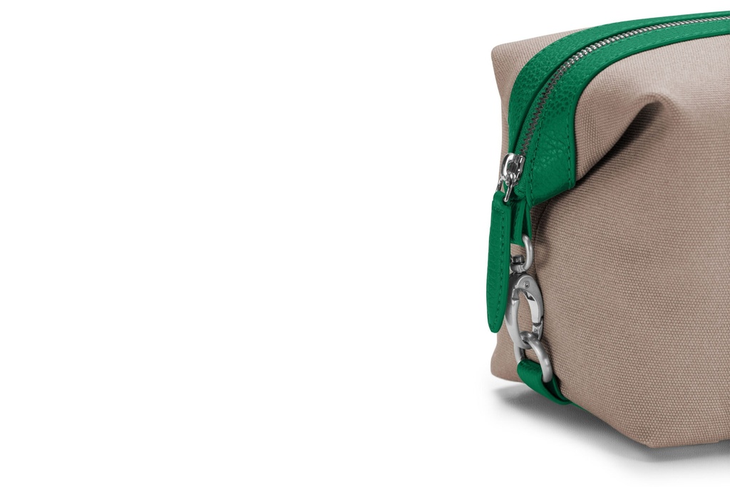 MAXI Waschtasche | smaragd | silber | genarbt