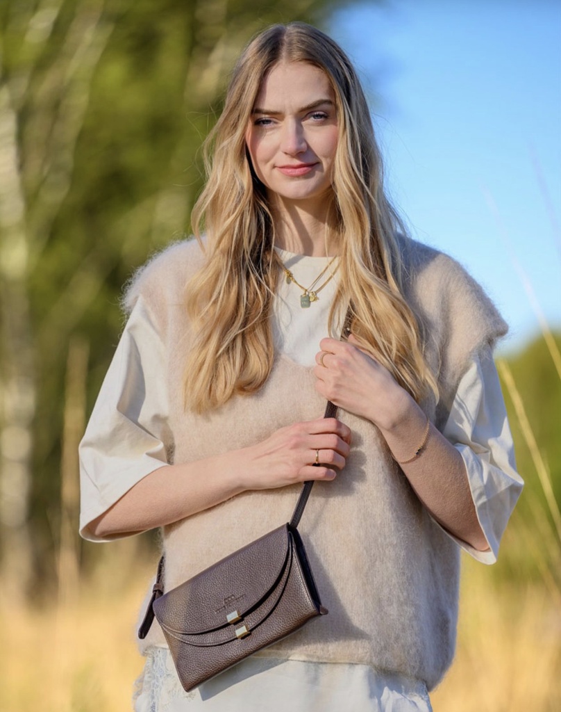 OLIVIA | dunkelbraun | gold | genarbt