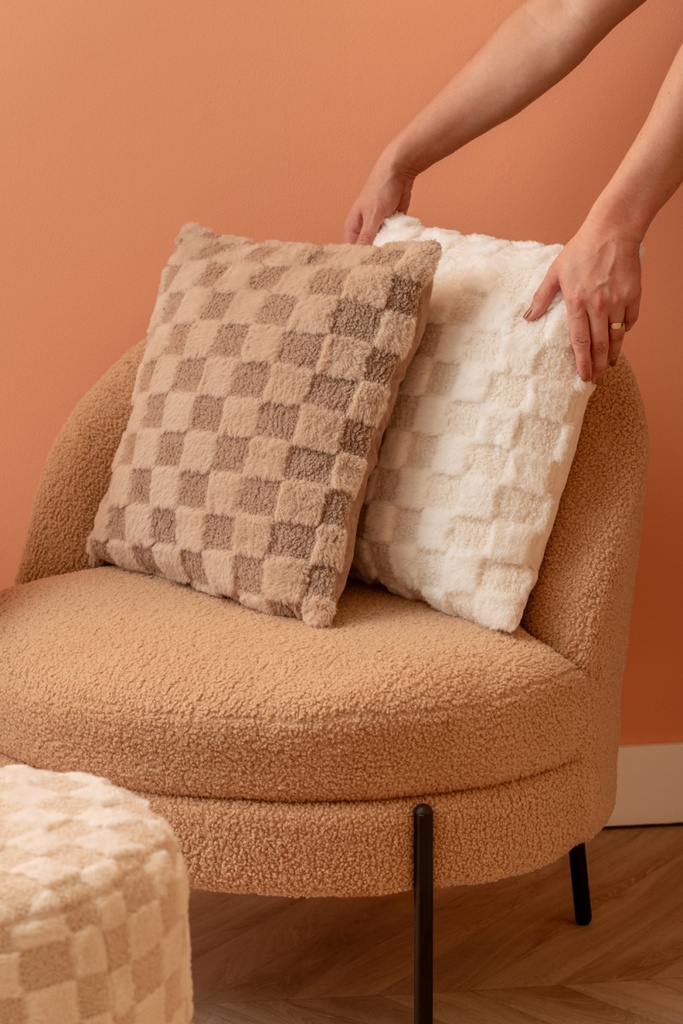 Present Time - Cushion Checker sand