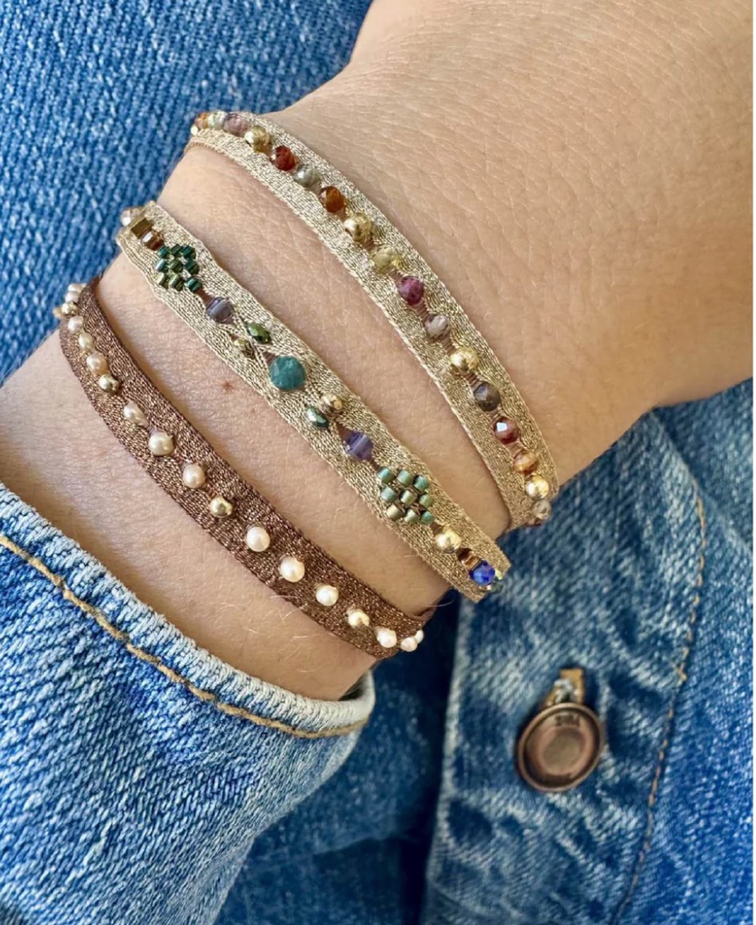 LeJu - Bracelet gold polyester threads with blue, green, gold glass beads 