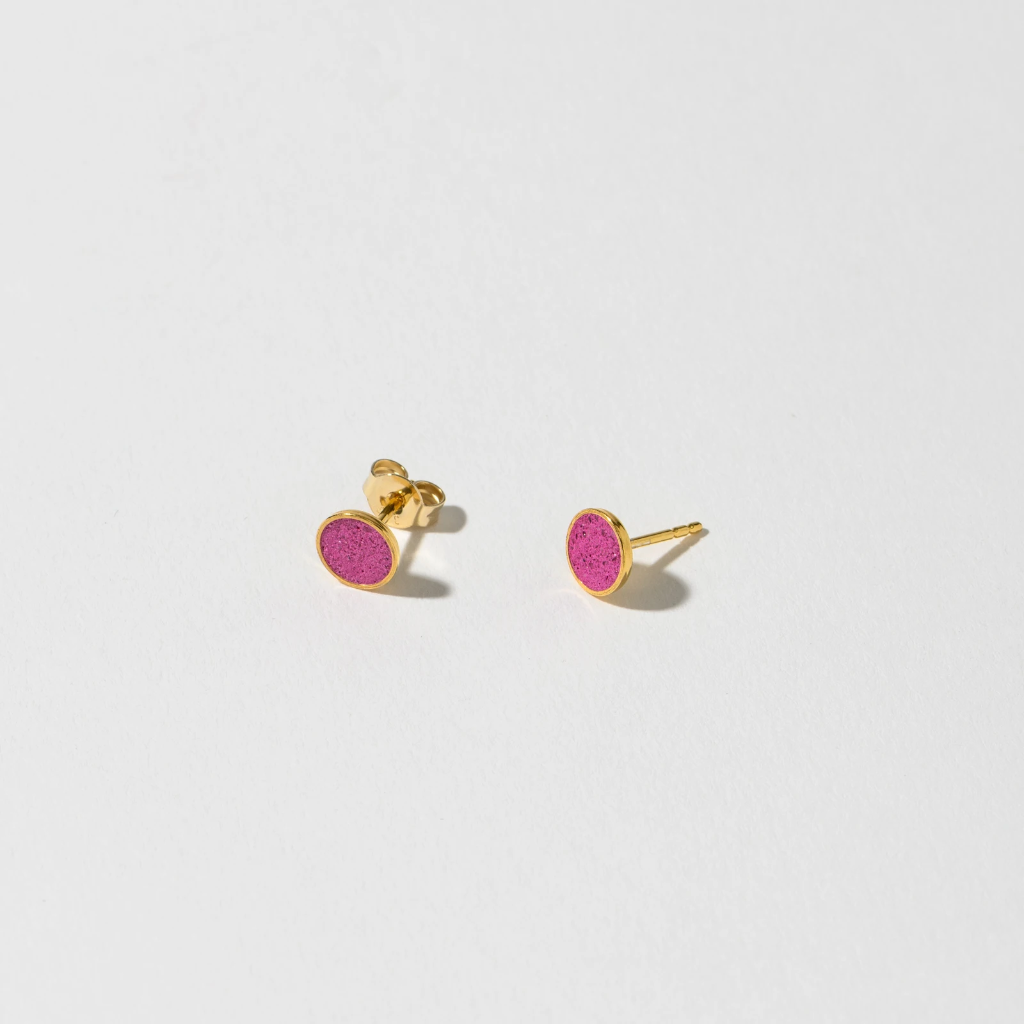 Hartgut Buntbeton - 7mm Ohrstecker (Paar) Silberfassung vergoldet - Buntbeton - Gelbgold pink