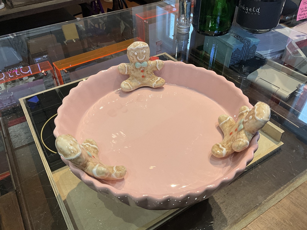 Keksteller rosa mit Lebkuchenmännchen Ø23x7cm - mit leichtem Mangel