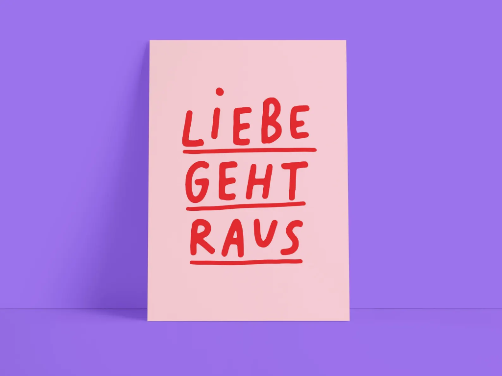 Süsswarenladenfrau - Postkarte - Liebe geht raus