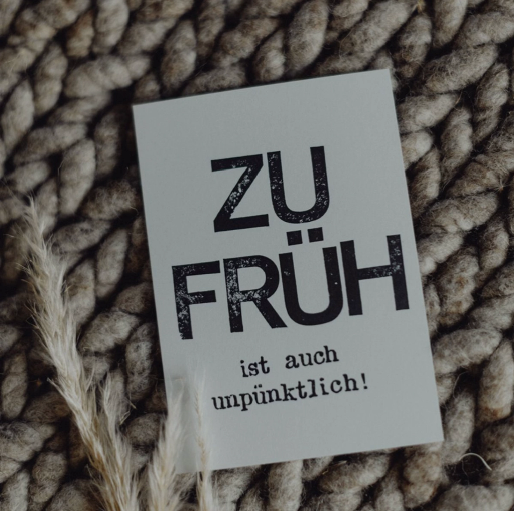Saja - Gestempelte Postkarte - Zu früh ist auch unpünktlich