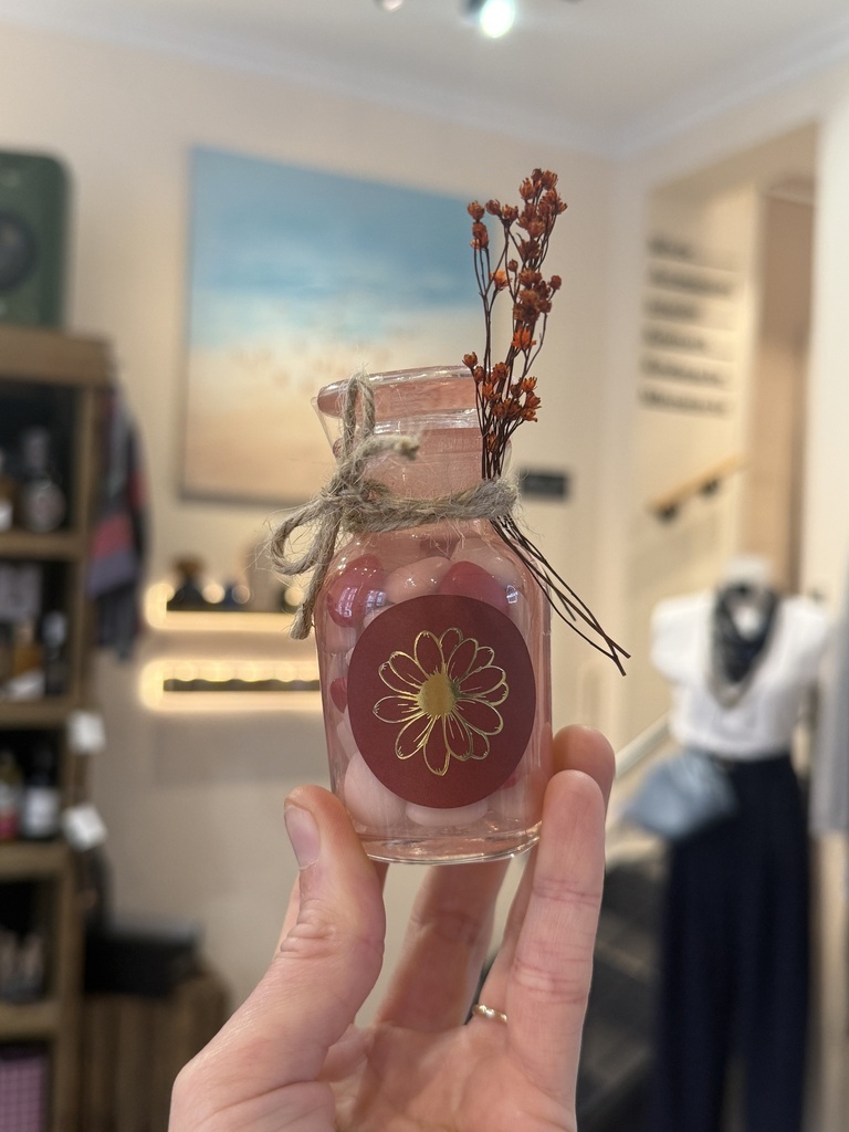 Mini Apothekerglas rosa mit Herzchen Schokopastillen mix