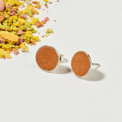 [4260664524069] Hartgut Buntbeton - 11mm Ohrstecker (Paar) Silberfassung - Buntbeton - sunny orange (orange)