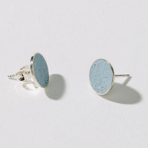 [4260664523000] Hartgut Buntbeton - 11mm Ohrstecker (Paar) Silberfassung - Buntbeton - Gletscher (blau)