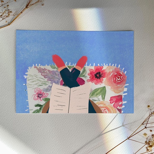 Elena Klein - Postkarte - Entspannte Leseszene Buch Blumendecke