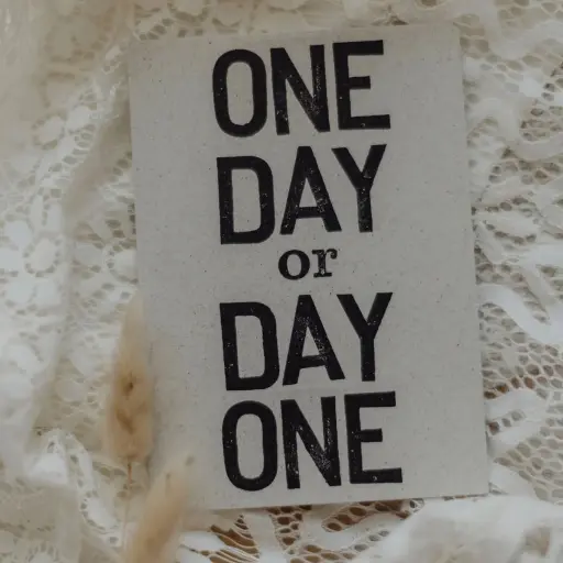 [PK042] Saja - Gestempelte Postkarte - One day or day one
