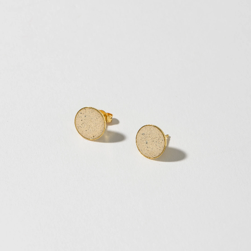 [4260664525509] Hartgut Buntbeton - 11mm Ohrstecker (Paar) Silberfassung vergoldet - Erdenbeton - Gelbgold Lausitzer Ocker