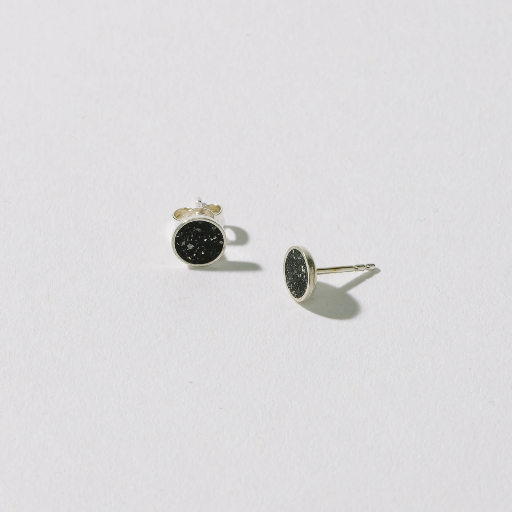 [4260664520214] Hartgut Buntbeton - 7mm Ohrstecker (Paar) Silberfassung - Graubeton - Sternenhimmel Silbersplitter