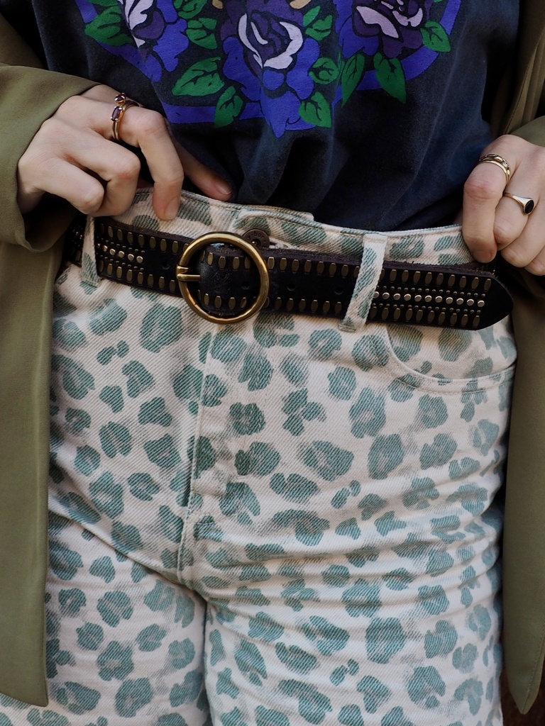 Amsterdam Heritage - Soraya Black - Nietenledergürtel mit Goldener Runder Schnalle - 95cm