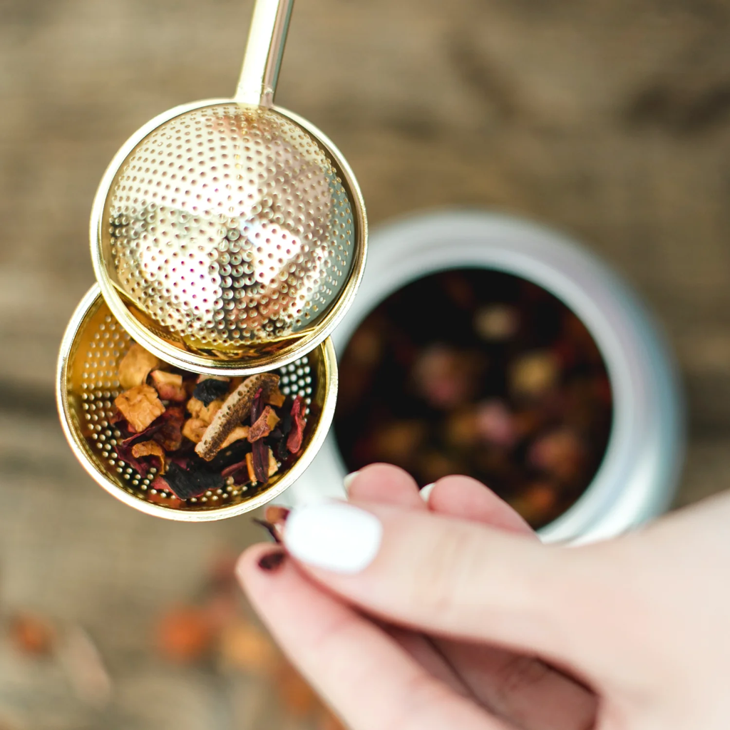 Bake Affair - Teedrücker Teezange Sieb gold
