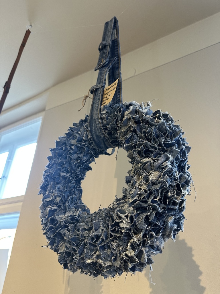 MiezeSchindler - handgemachter Kranz aus recycelten Stoffen - Jeans ø30cm