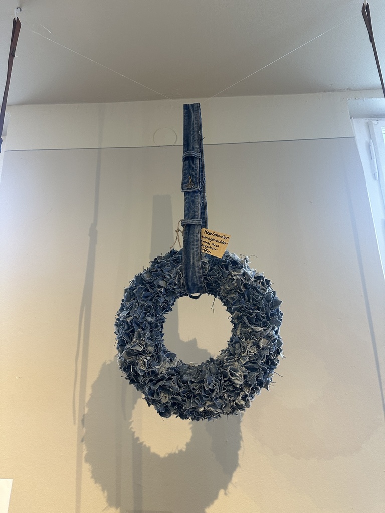MiezeSchindler - handgemachter Kranz aus recycelten Stoffen - Jeans ø30cm