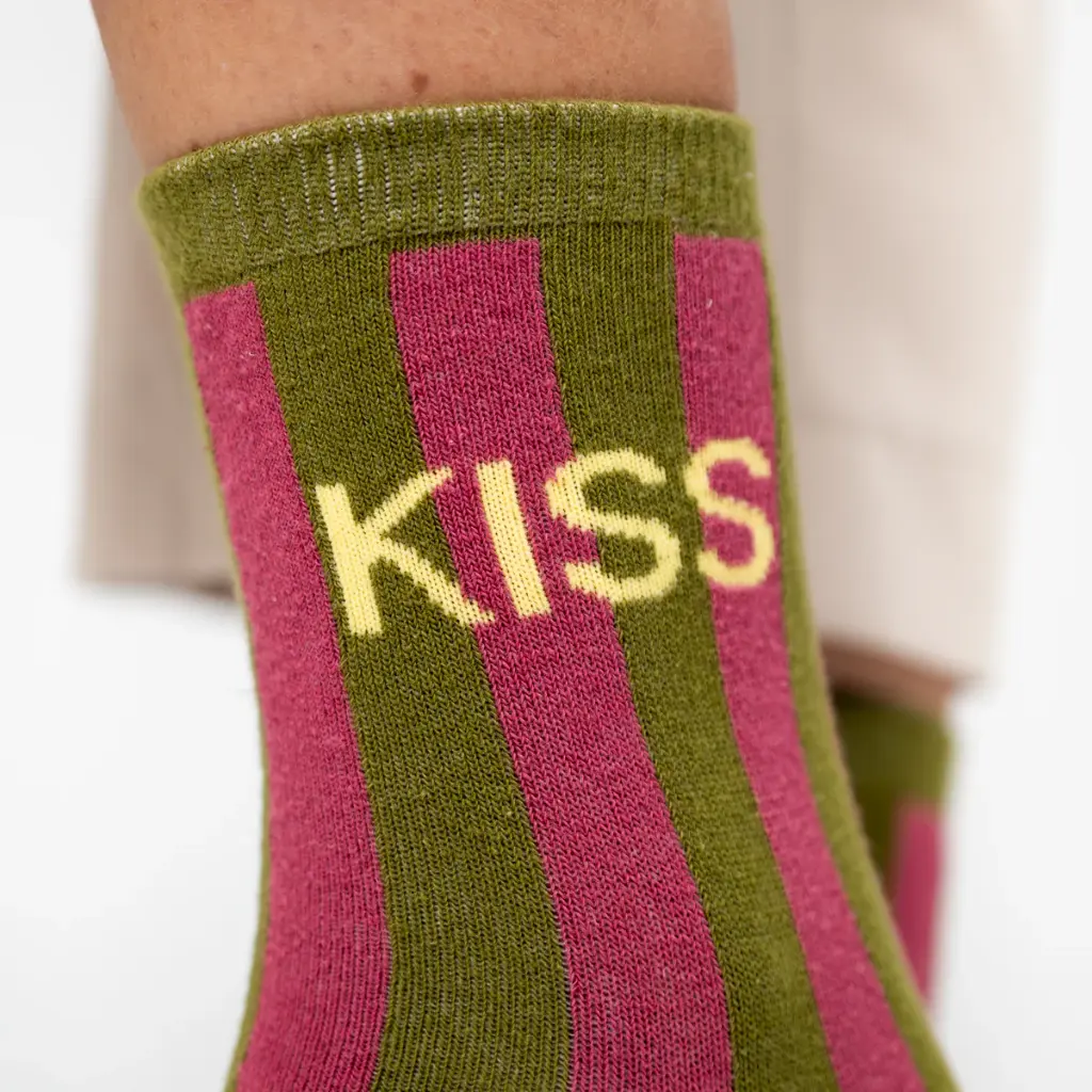 Billybelt - Baumwollsocken KISS gestreift - khaki pflaume