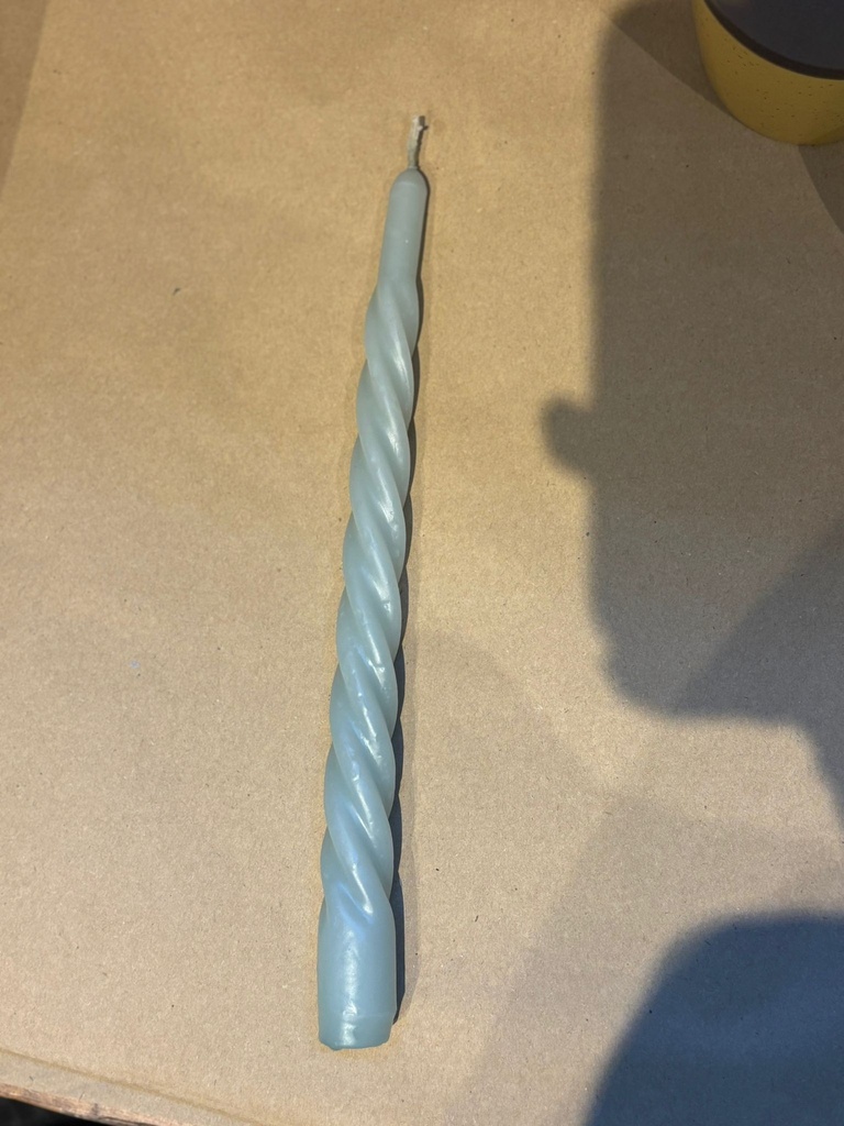 Branded By - Swirl gedrehte Kerze Grün