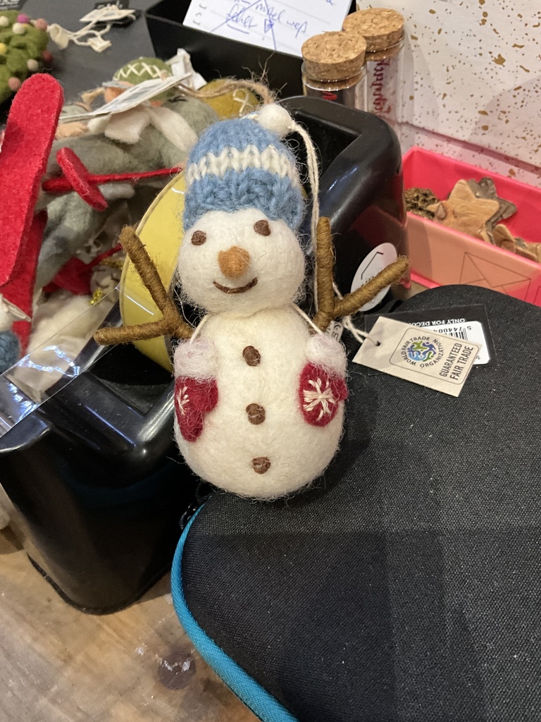 Gry & Sif - Snowman with light blue hat & mittens