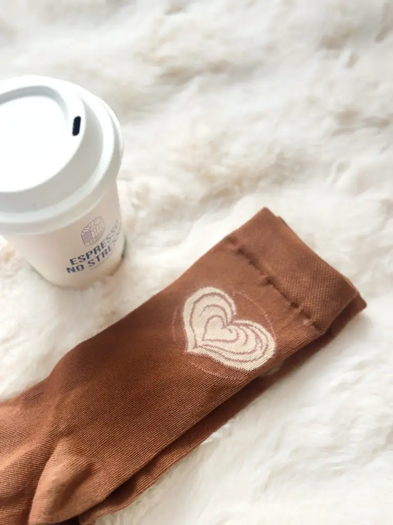 SEIK - Espresso No Stresso-Socken in Becher