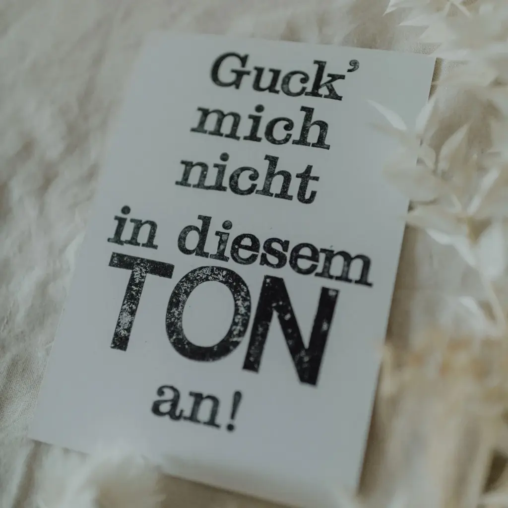 Saja - Gestempelte Postkarte - Ton angucken