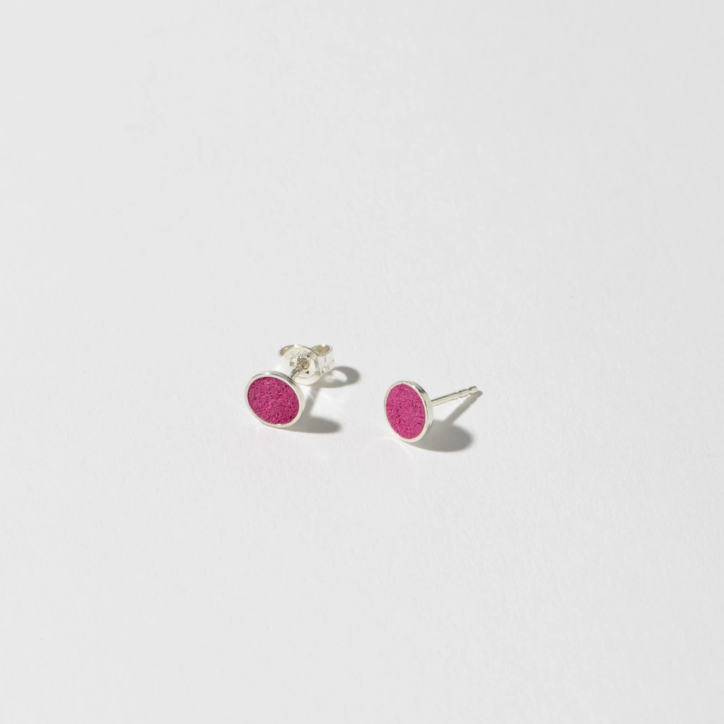 Hartgut Buntbeton - 7mm Ohrstecker (Paar) Silberfassung - Buntbeton - pink