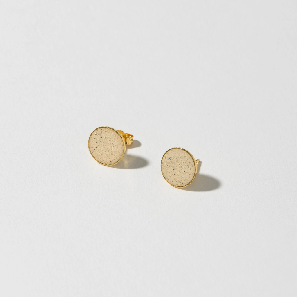 Hartgut Buntbeton - 11mm Ohrstecker (Paar) Gelbgold Lausitzer Ocker I Erdenbeton