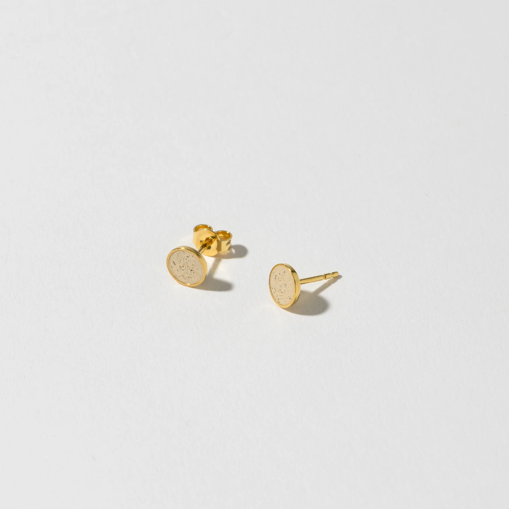 Hartgut Buntbeton - 7mm Ohrstecker (Paar) Silberfassung vergoldet - Erdenbeton - Gelbgold Lausitzer Ocker