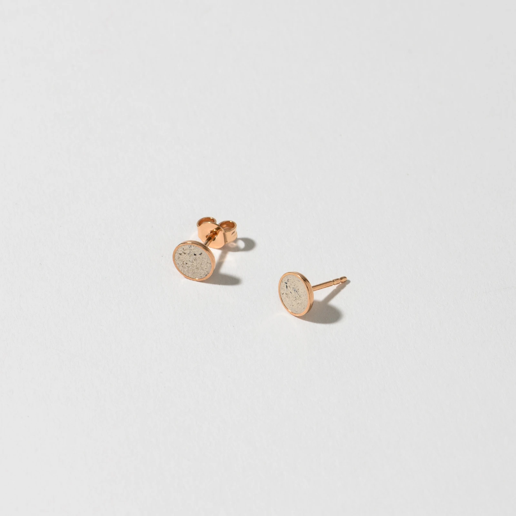 Hartgut Buntbeton - 7mm Ohrstecker (Paar) Silberfassung vergoldet - Erdenbeton - Rosegold Ocker Taunus