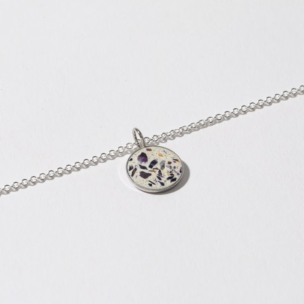 Hartgut Buntbeton - Anhänger 13mm und Kette - Silberfassung - Muschelbeton - Miesmuschel