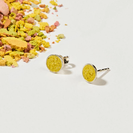 [4260664524038] Hartgut Buntbeton - 7mm Ohrstecker (Paar) Silberfassung - Buntbeton - Young Lemon (Zitrone)