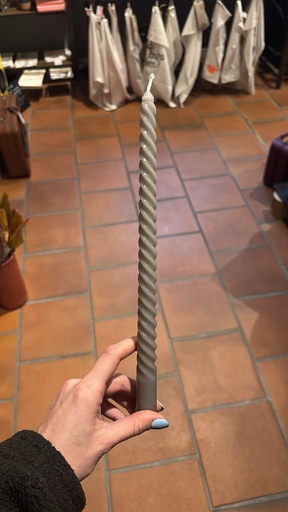 [201928] Housevitamin - gedrehte Stabkerze grau 30cm swirl