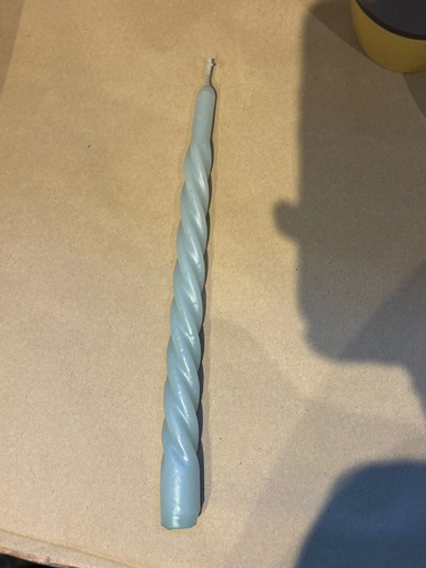 Branded By - Swirl gedrehte Kerze Grün