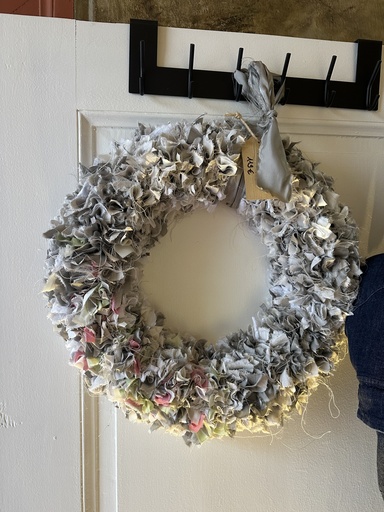 MiezeSchindler - handgemachter Kranz aus recycelten Stoffen - hellgrau gemischt ø50cm